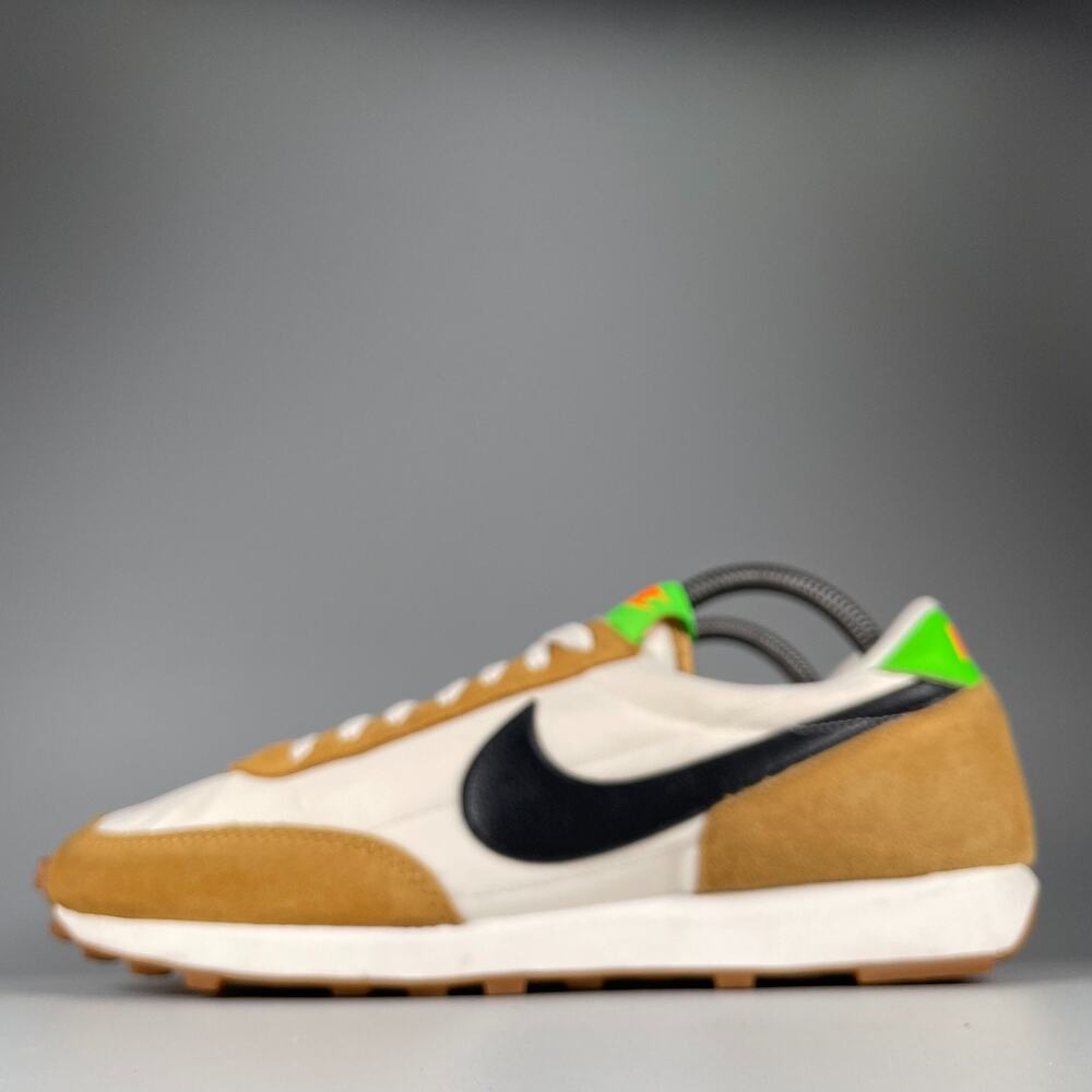 Nike Daybreak Women's Size 10 "Wheat" Casual Sneakers Running Shoes Walking GUC